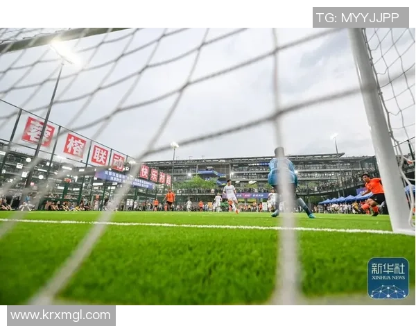 足球明星动态挂件，展现球场魅力与个性风采的创意周边产品