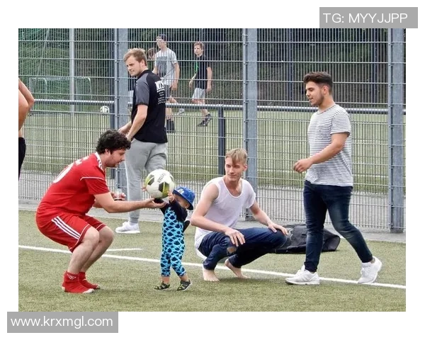 足球巨星街头偶遇穷人伸出援手温情一幕感动无数人 足球巨星街头偶遇穷人伸出援手温情一幕感动无数人