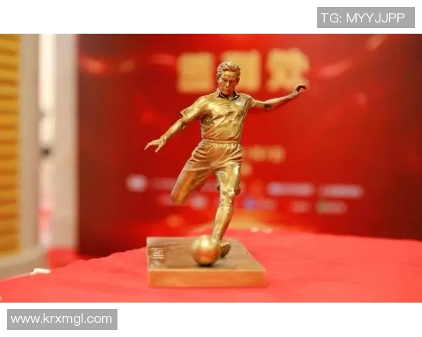 足球王者风范展现他无可匹敌的力量与荣耀时刻 足球王者风范展现他无可匹敌的力量与荣耀时刻